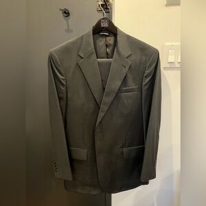 JOS. A. BANK BLACK SIGNATURE SUIT WITH JACKET AND PANTS SIZE 44R 100% WOOL